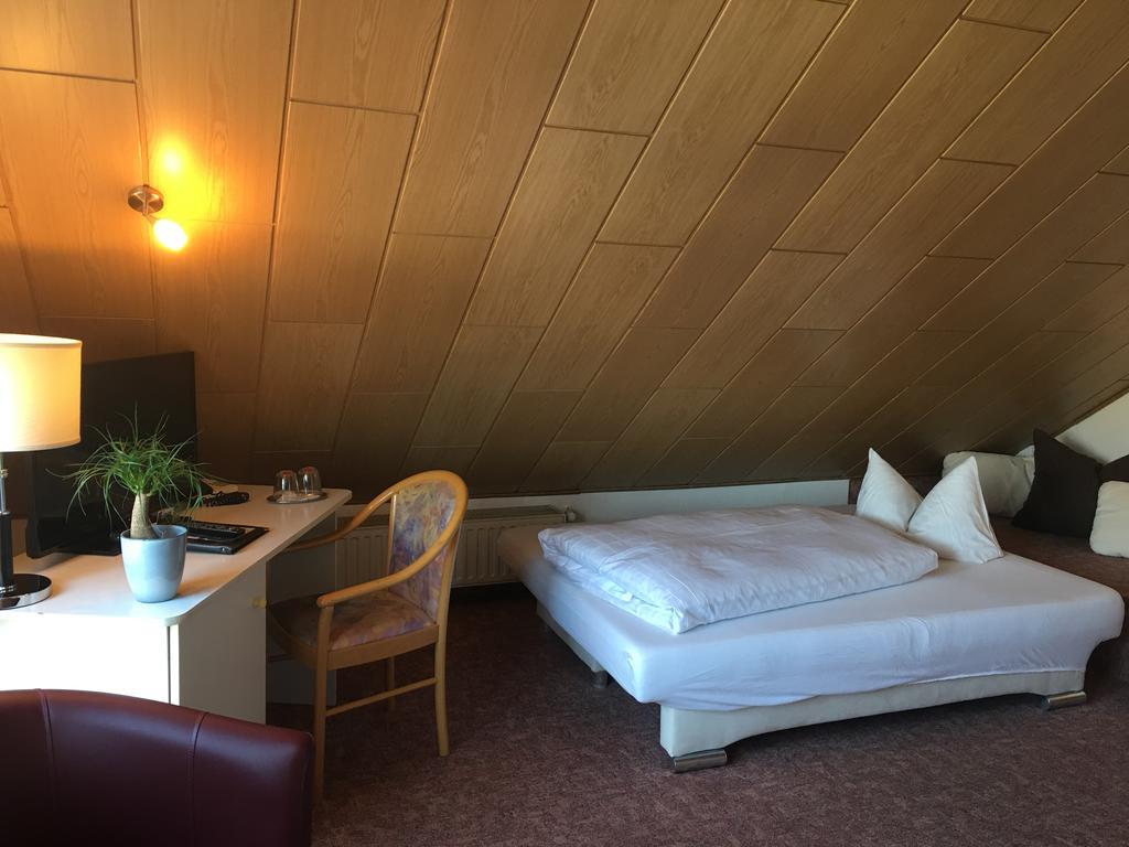 Hotel & Restaurant Park Cafe Isa Эрфурт Экстерьер фото
