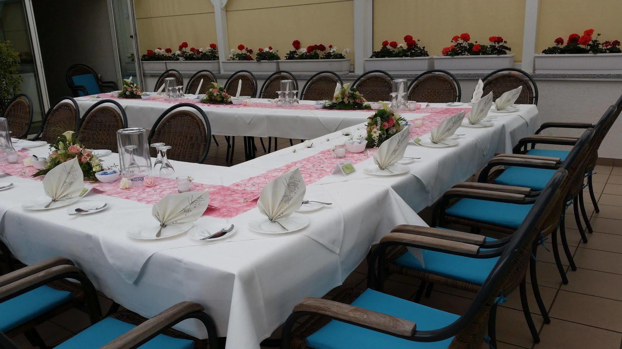 Hotel & Restaurant Park Cafe Isa Эрфурт Экстерьер фото
