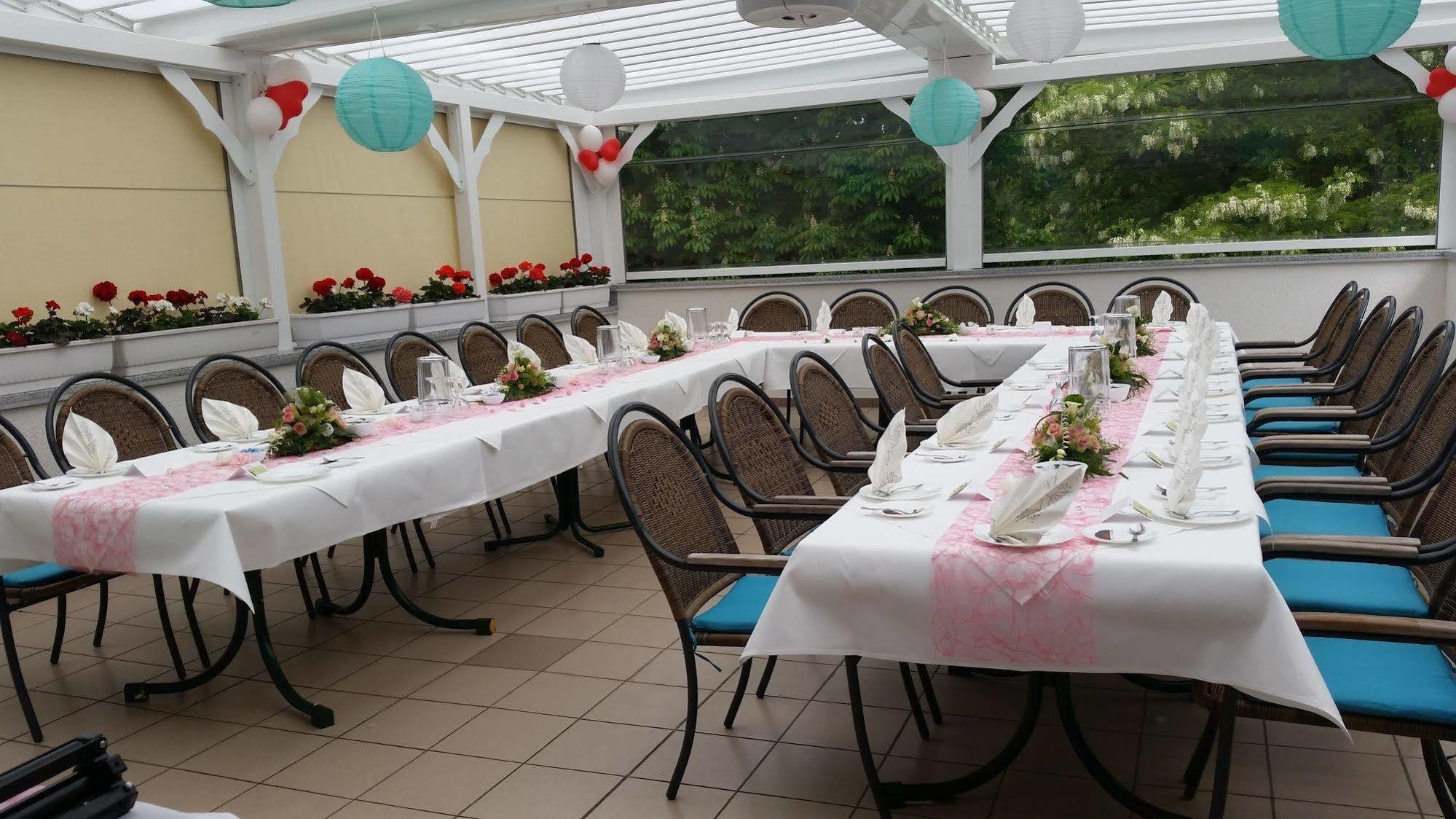 Hotel & Restaurant Park Cafe Isa Эрфурт Экстерьер фото