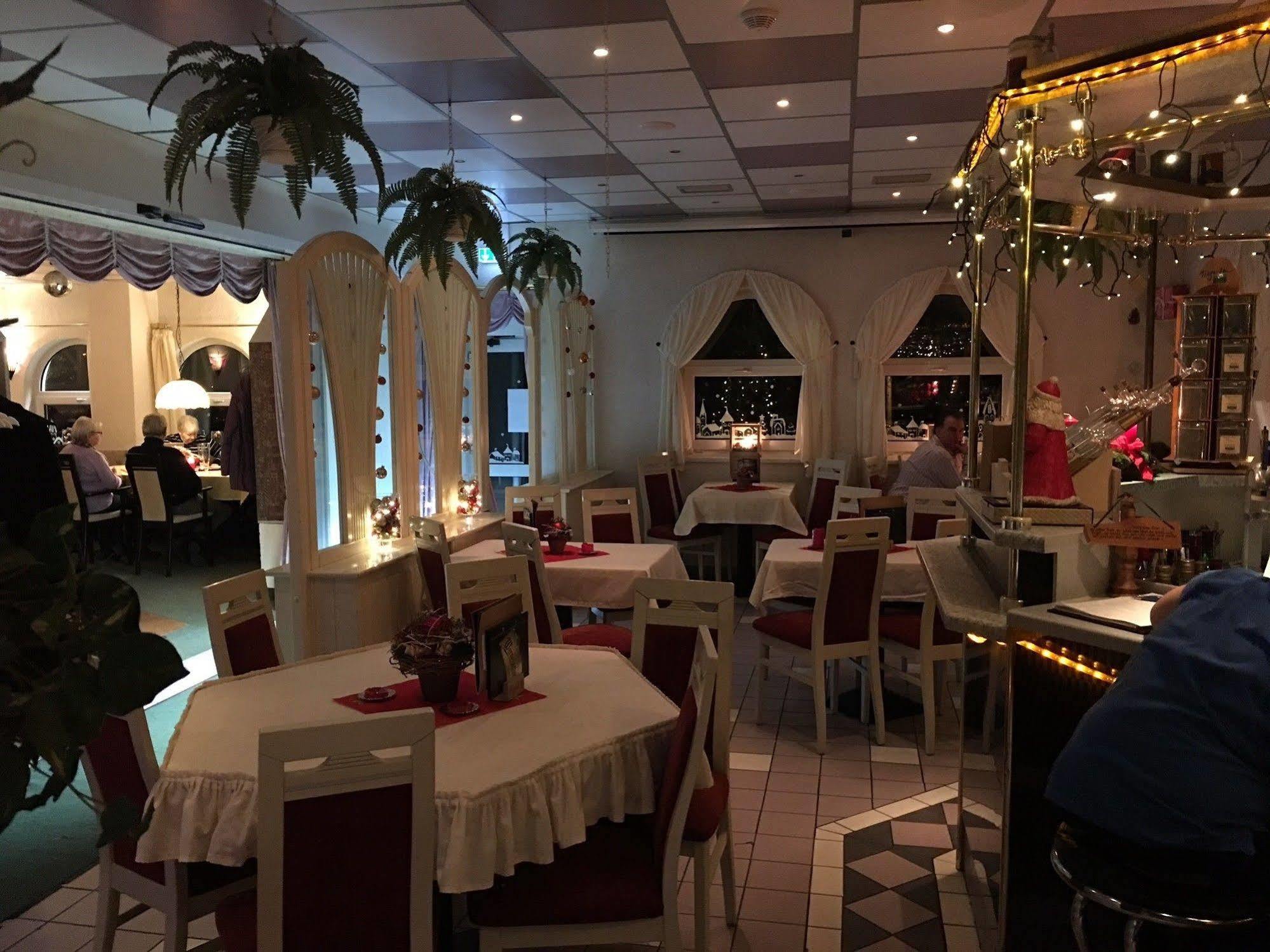Hotel & Restaurant Park Cafe Isa Эрфурт Экстерьер фото
