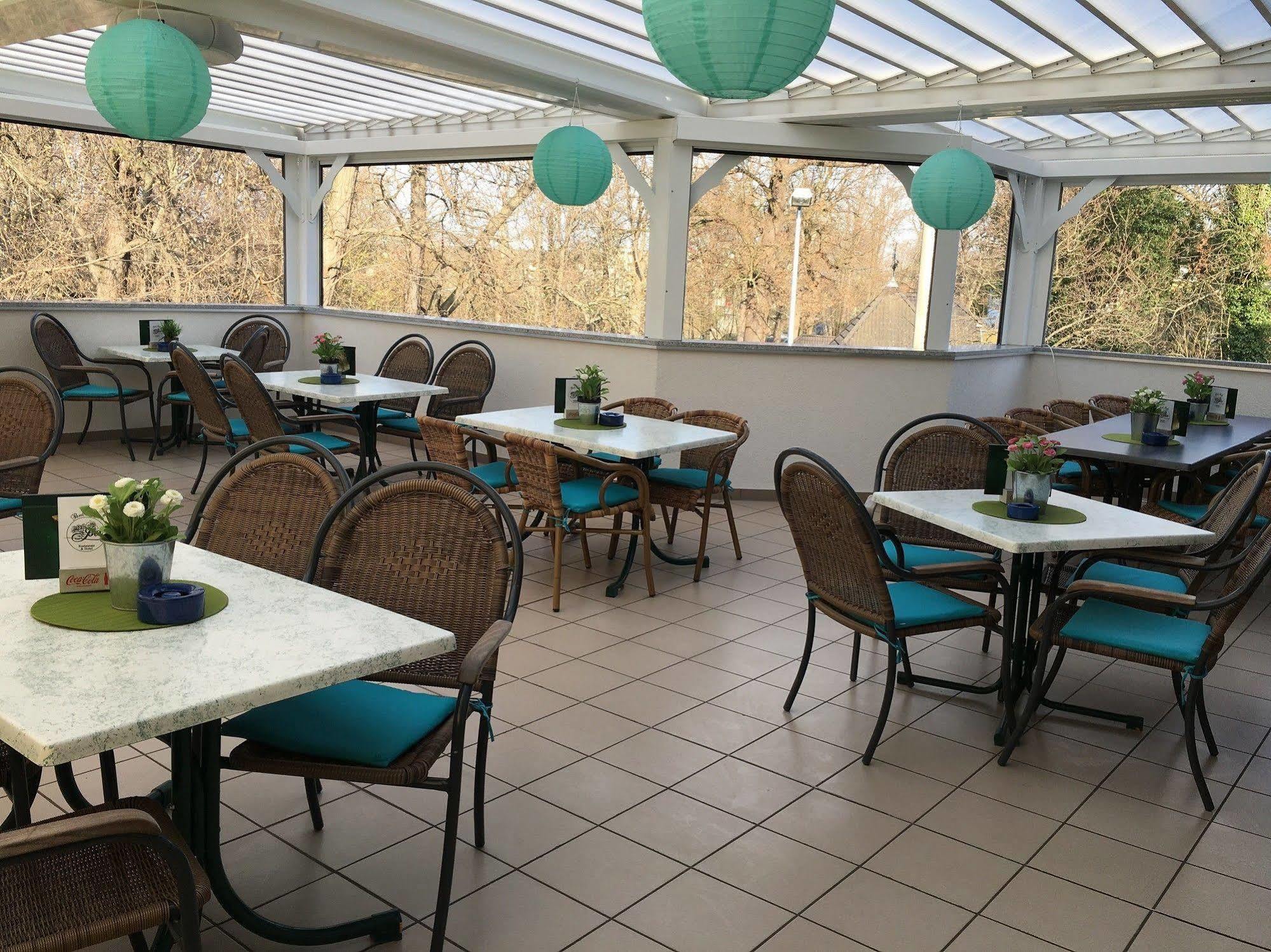 Hotel & Restaurant Park Cafe Isa Эрфурт Экстерьер фото